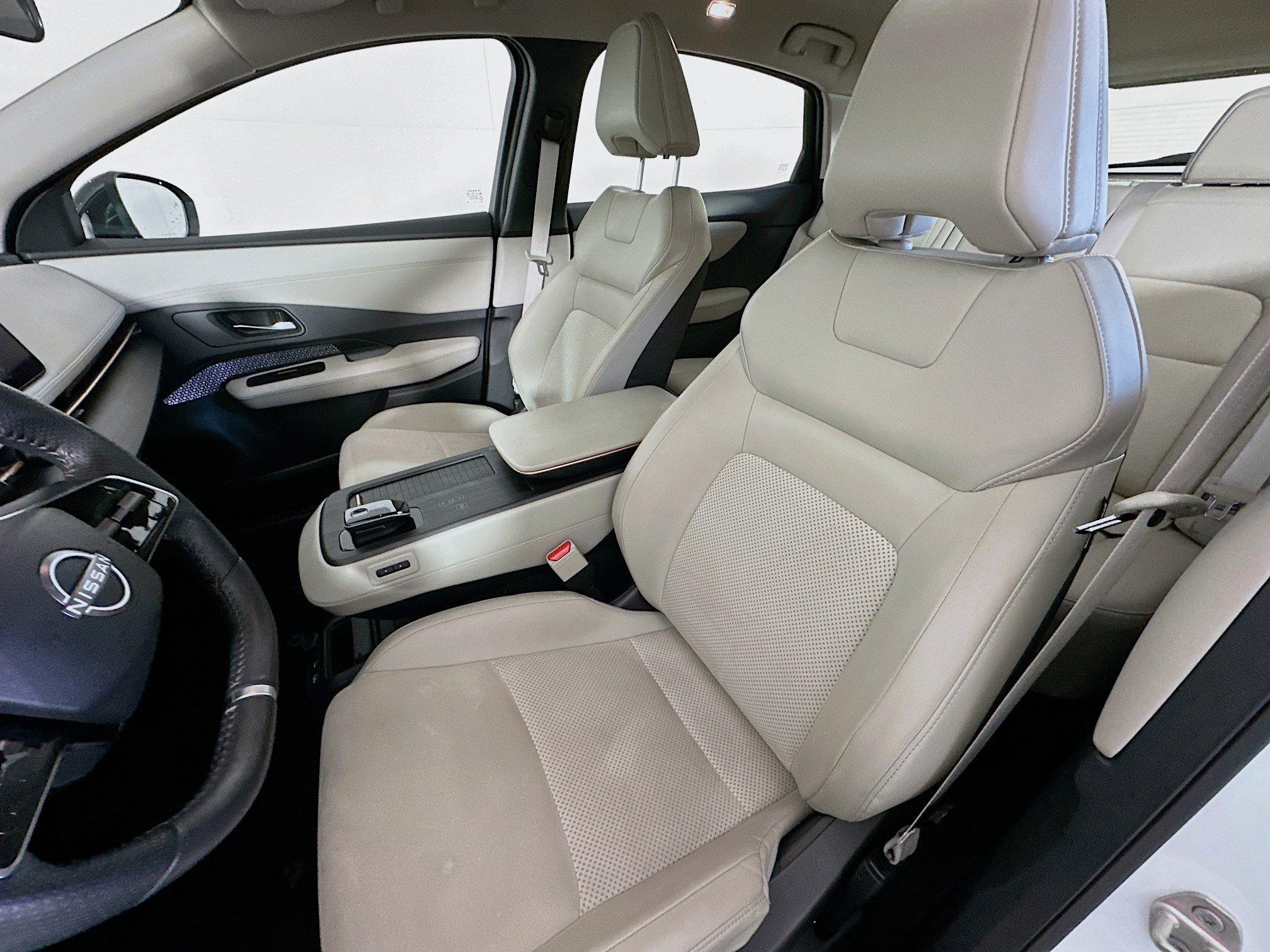 Used 2023 Nissan Ariya FWD image 13