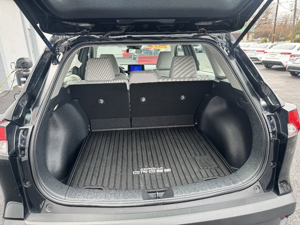 Used 2024 Toyota Corolla Cross L image 10