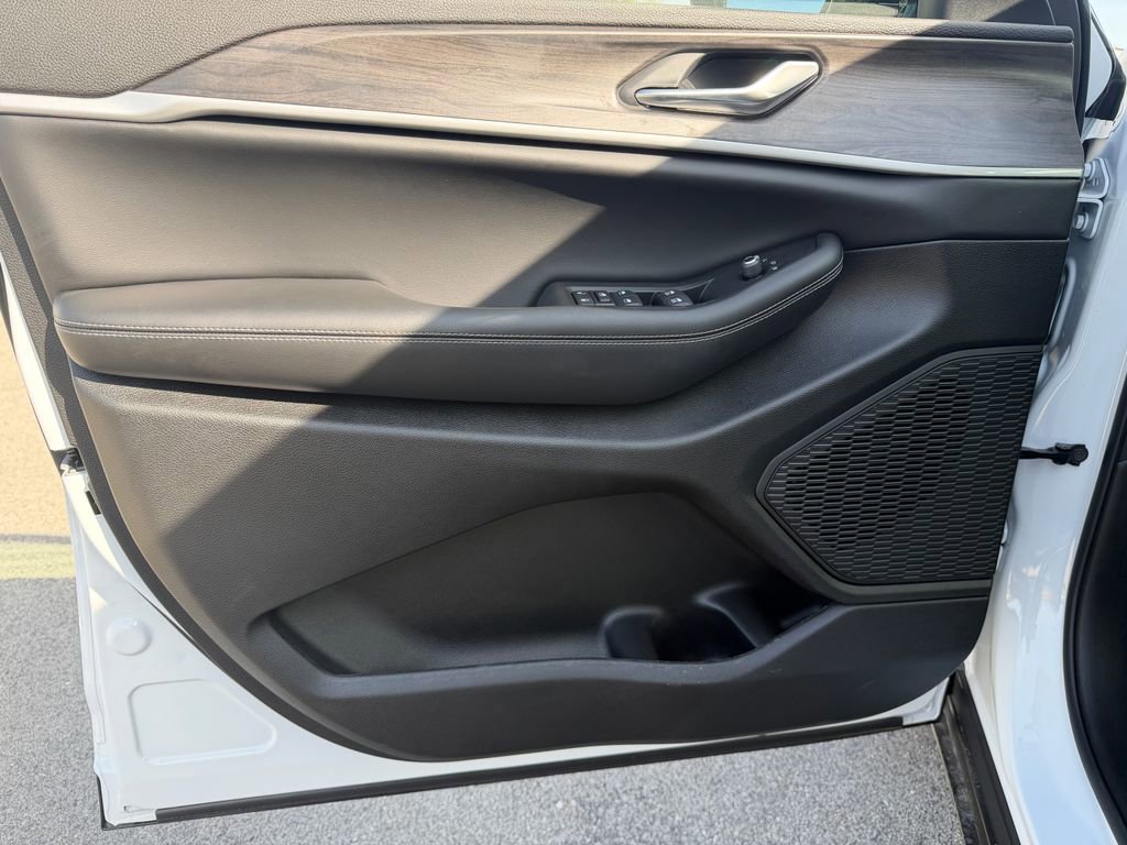 New 2026 Jeep Grand Cherokee L 4WD image 12