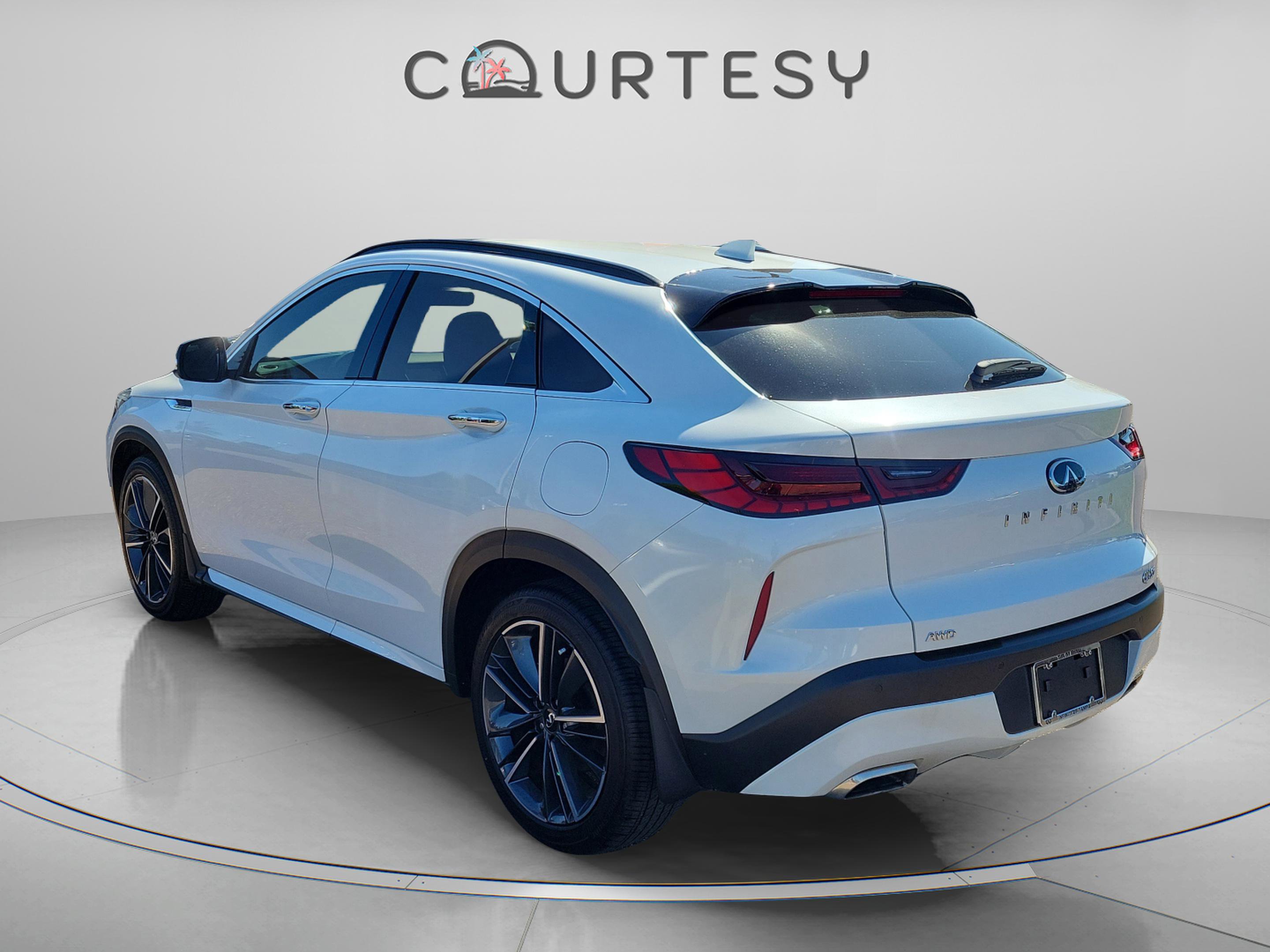 Certified 2025 INFINITI QX55 Essential image 2