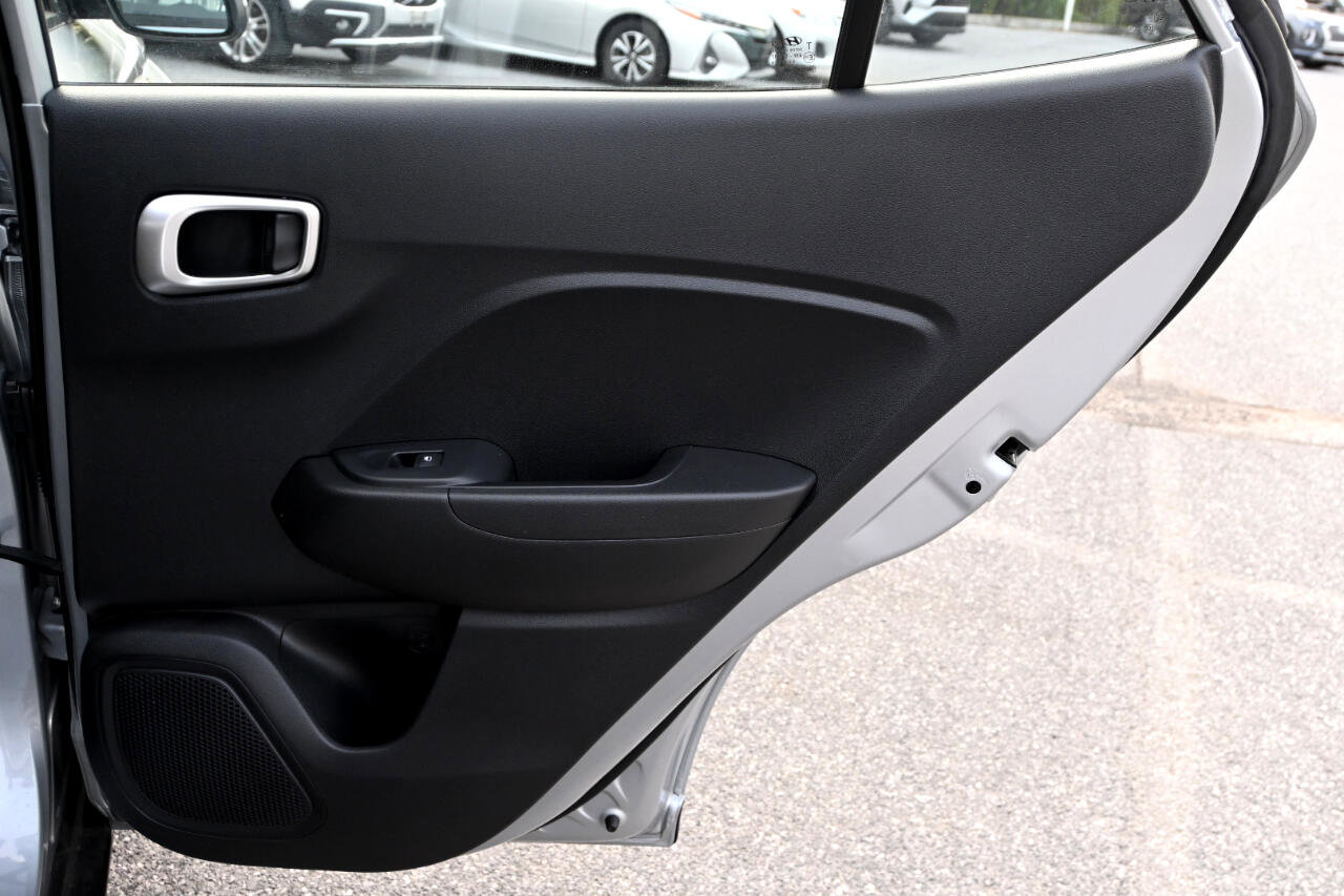 Used 2022 Hyundai Venue SEL image 33