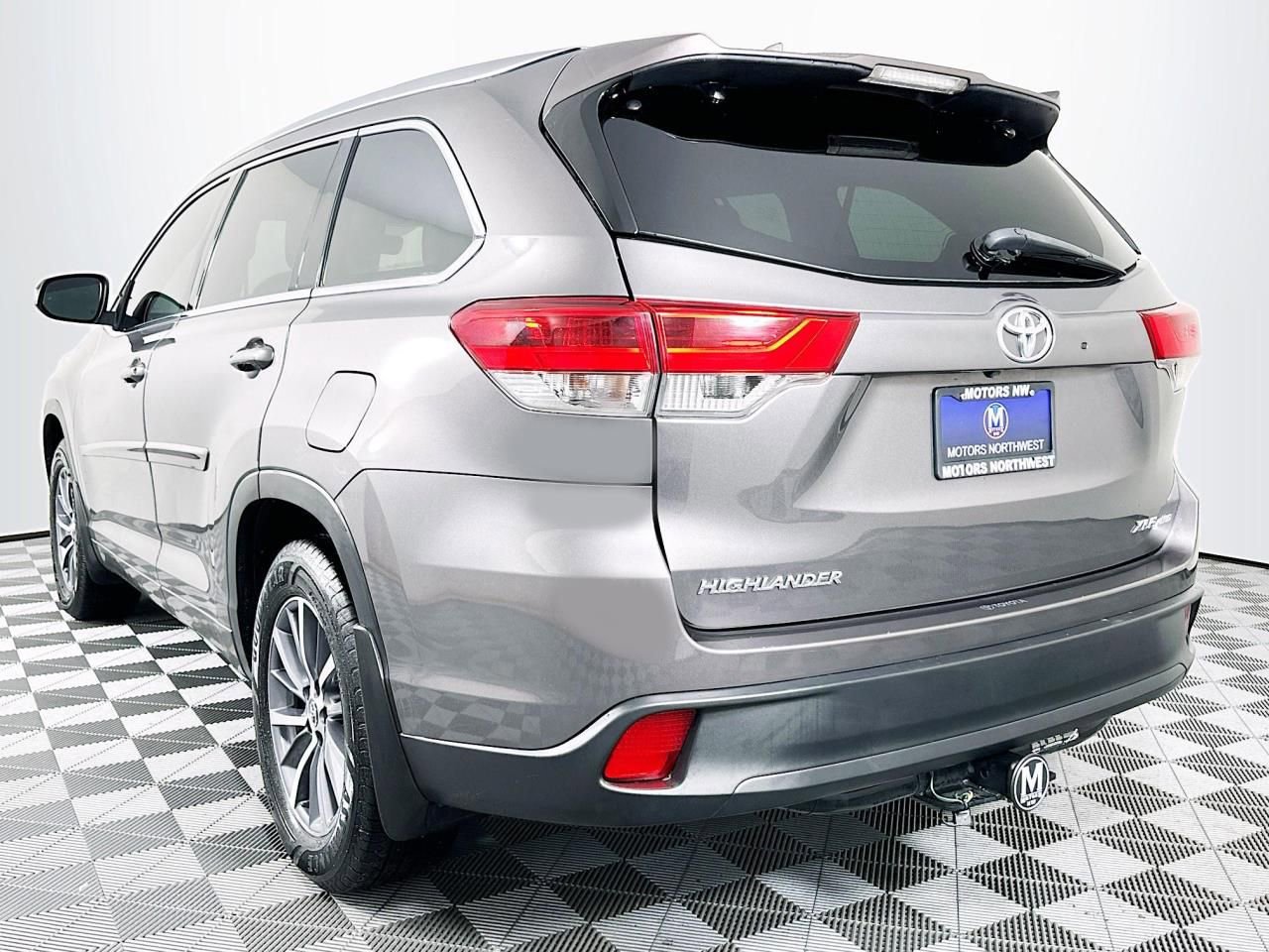 Used 2018 Toyota Highlander XLE image 9