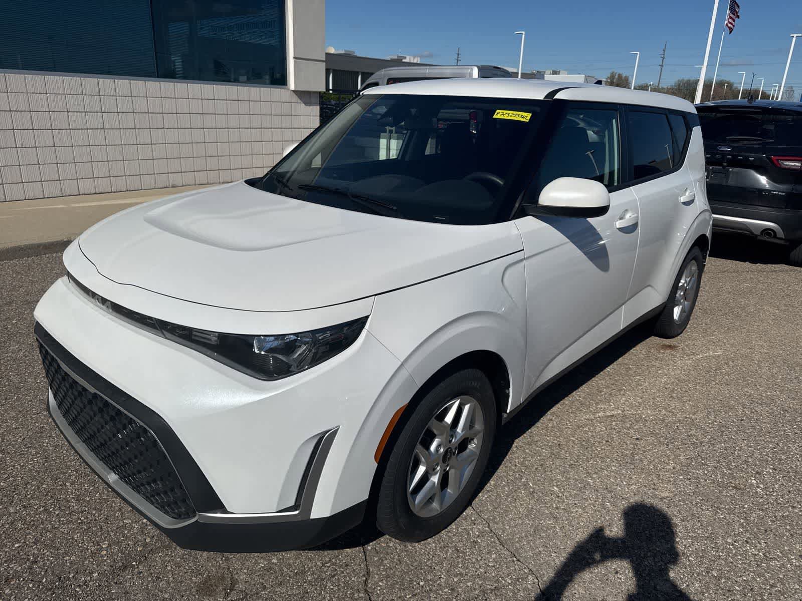 Used 2024 Kia Soul LX w/ Option Group 015 FWD image 4