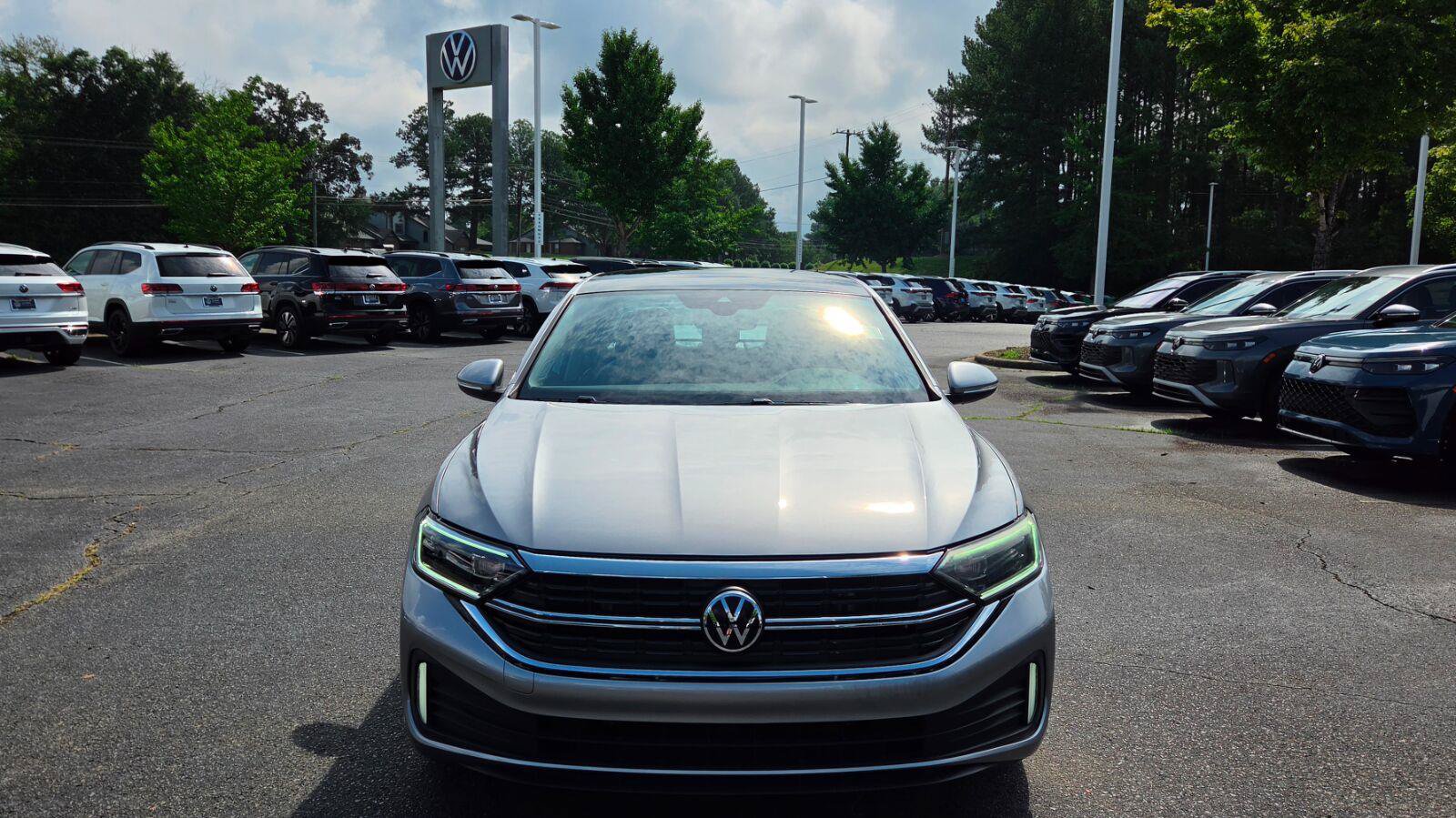 Certified 2023 Volkswagen Jetta SEL FWD image 9