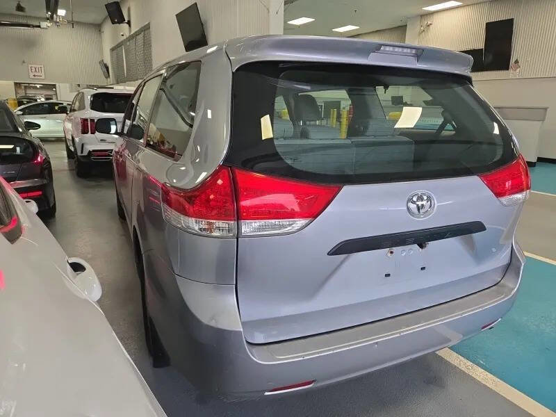 Used 2012 Toyota Sienna image 5