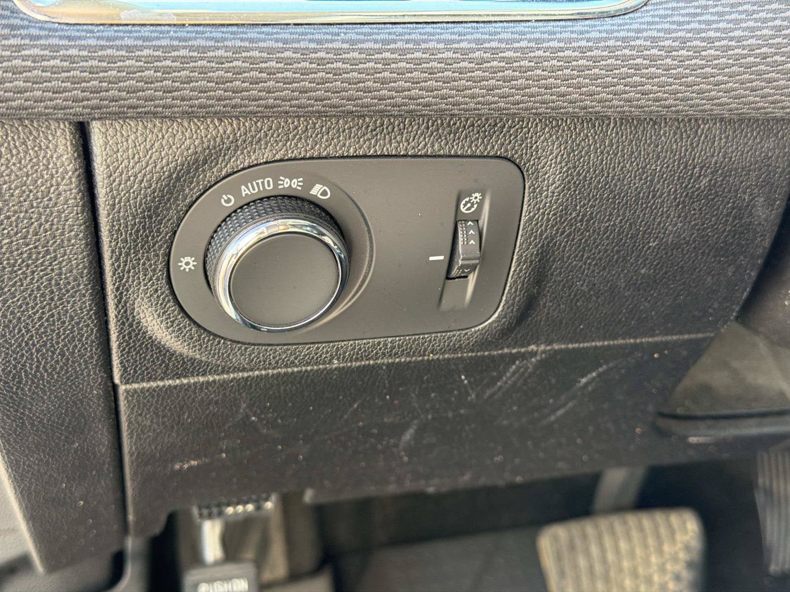 Used 2018 Chevrolet Cruze LS FWD image 11