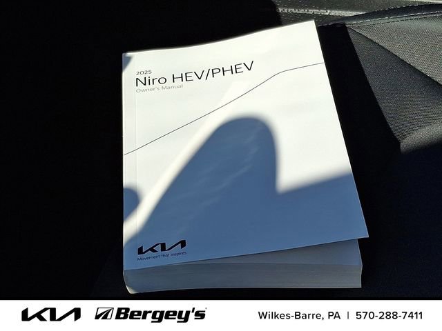 Certified 2025 Kia Niro LX image 26