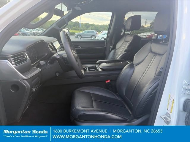 Used 2024 Jeep Wagoneer L Series II w/ Flexible Seating Group AWD/4WD image 16