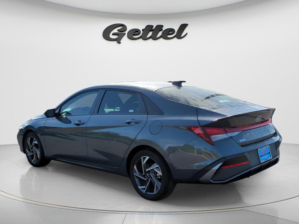 Certified 2025 Hyundai Elantra Sport w/ Cargo Package image 7