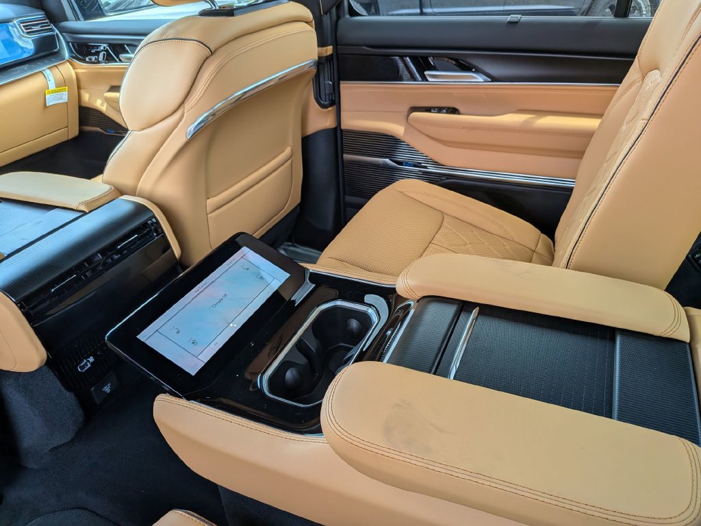 New 2026 Jeep Grand Wagoneer Summit AWD/4WD image 31