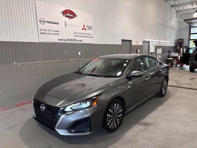 Used 2024 Nissan Altima 2.5 SV FWD image 8