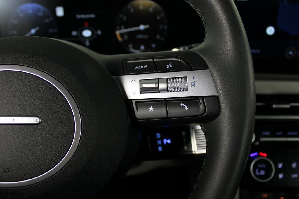 Used 2025 Hyundai Tucson Limited image 24