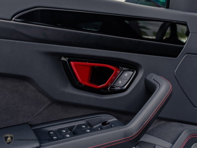 Used 2025 Lamborghini Urus SE image 20
