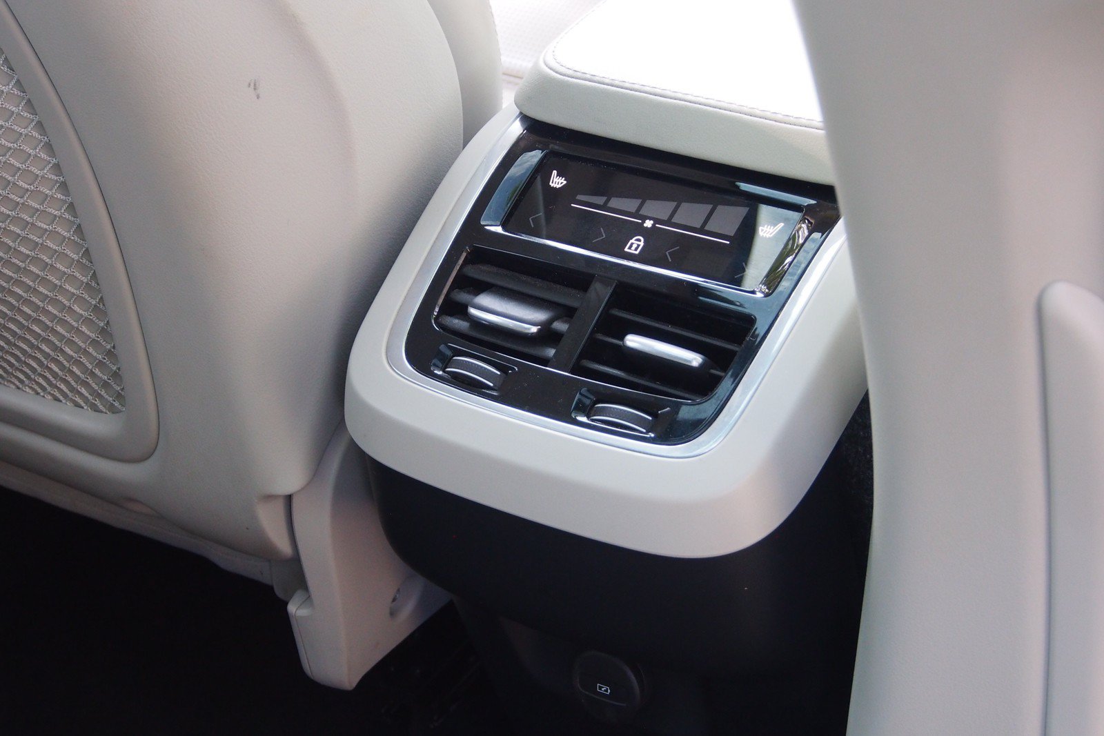 Used 2023 Volvo XC90 B6 Ultimate w/ Protection Package AWD/4WD image 15