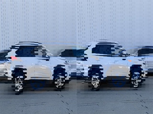 Used 2020 Toyota RAV4 XLE image 3