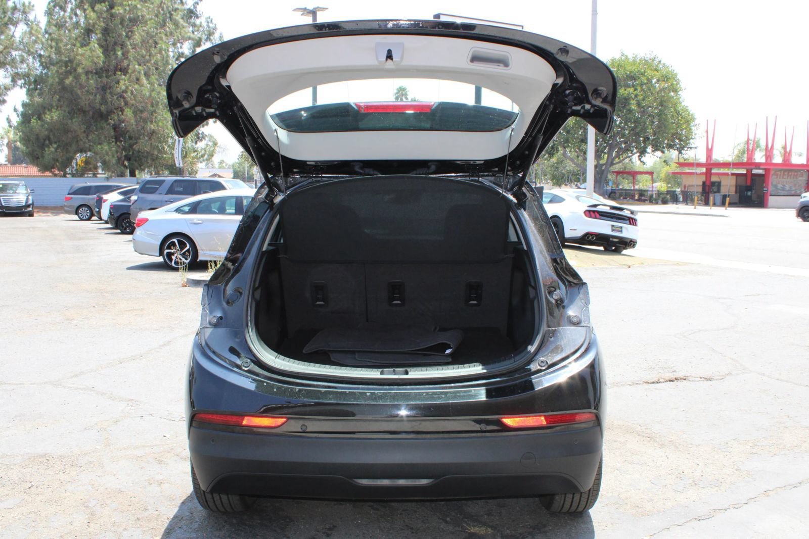 Used 2022 Chevrolet Bolt LT w/ Infotainment Package FWD image 6