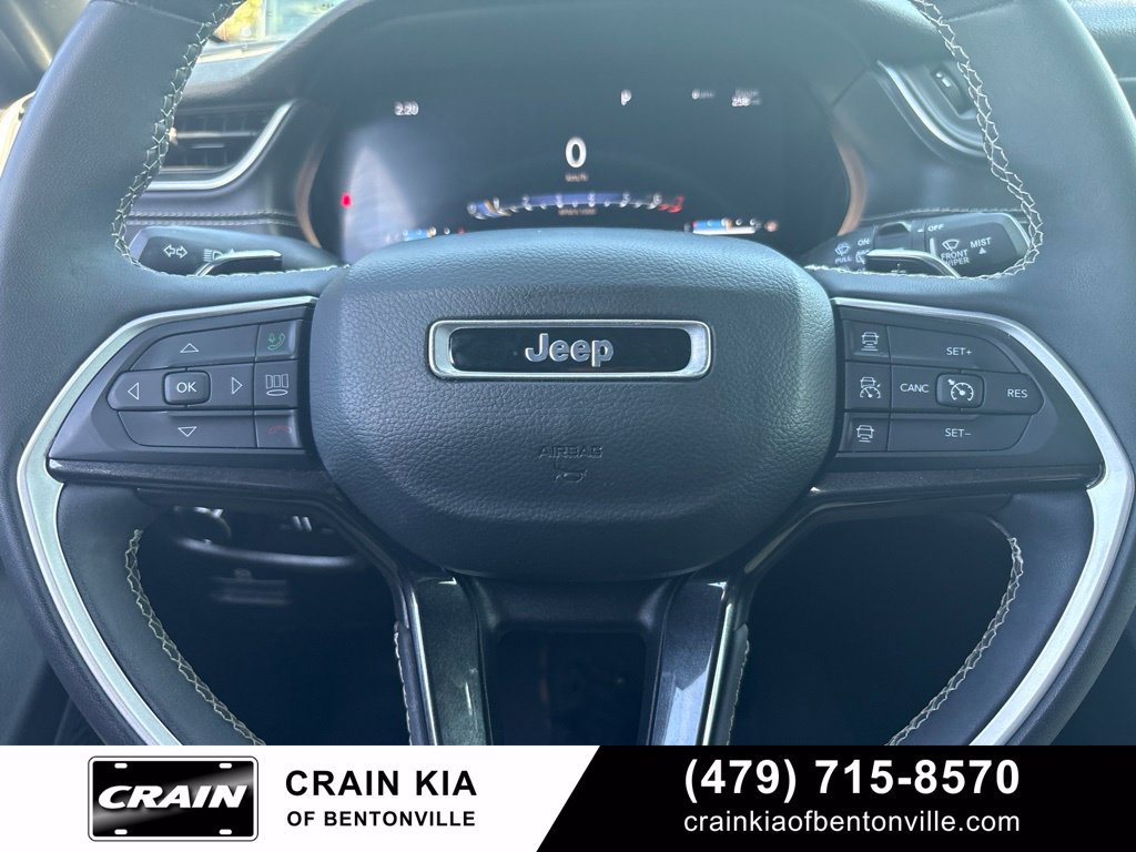 Used 2023 Jeep Grand Cherokee Altitude AWD/4WD image 15
