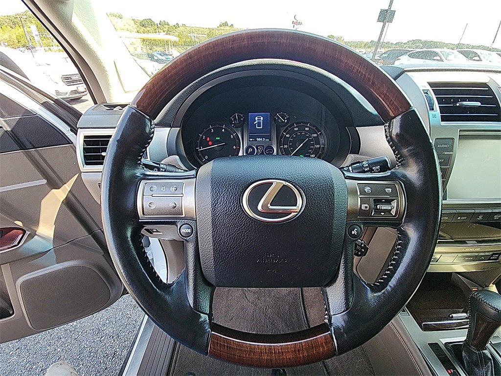 Used 2017 Lexus GX 460 image 17
