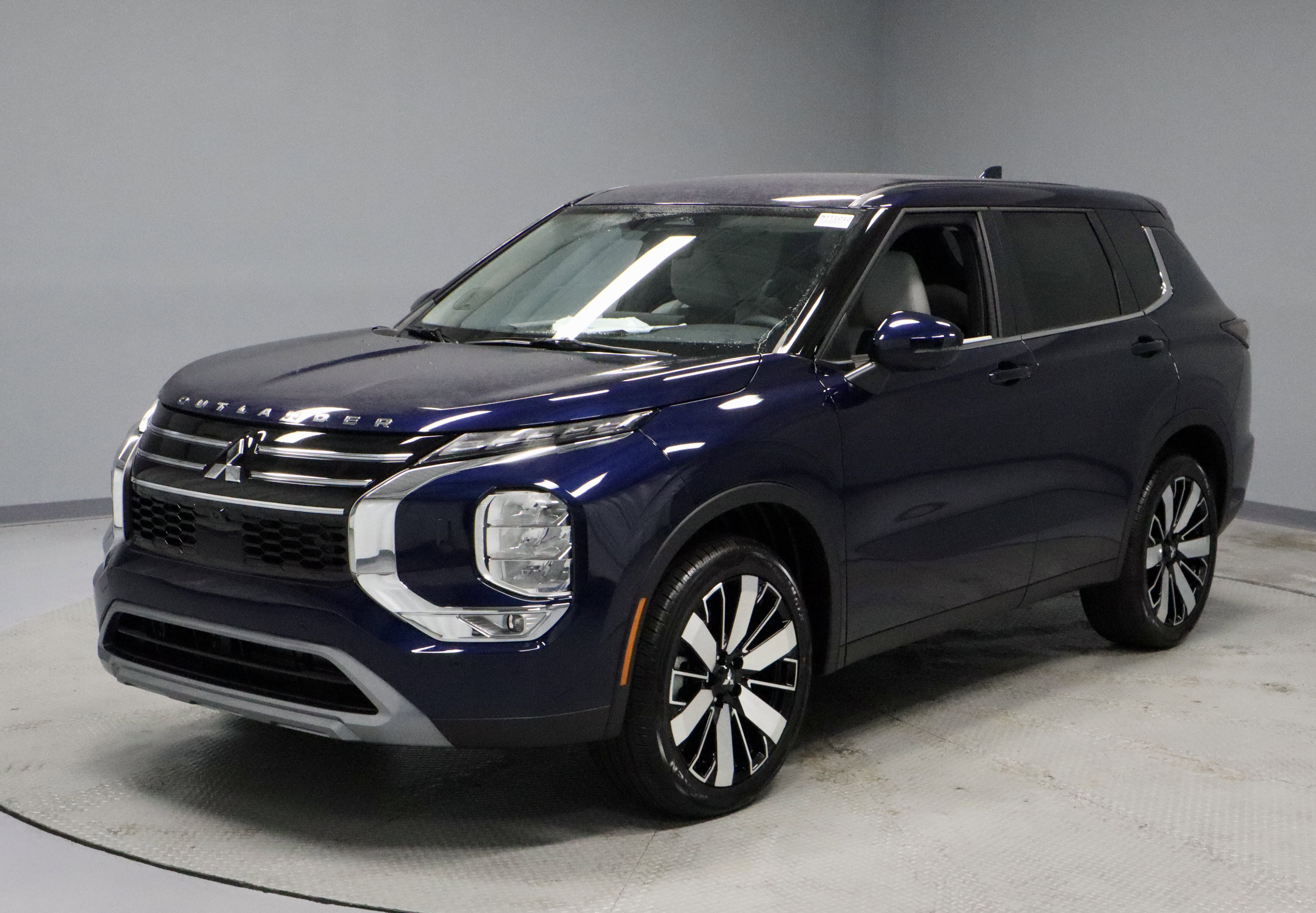 New 2025 Mitsubishi Outlander SE image 4