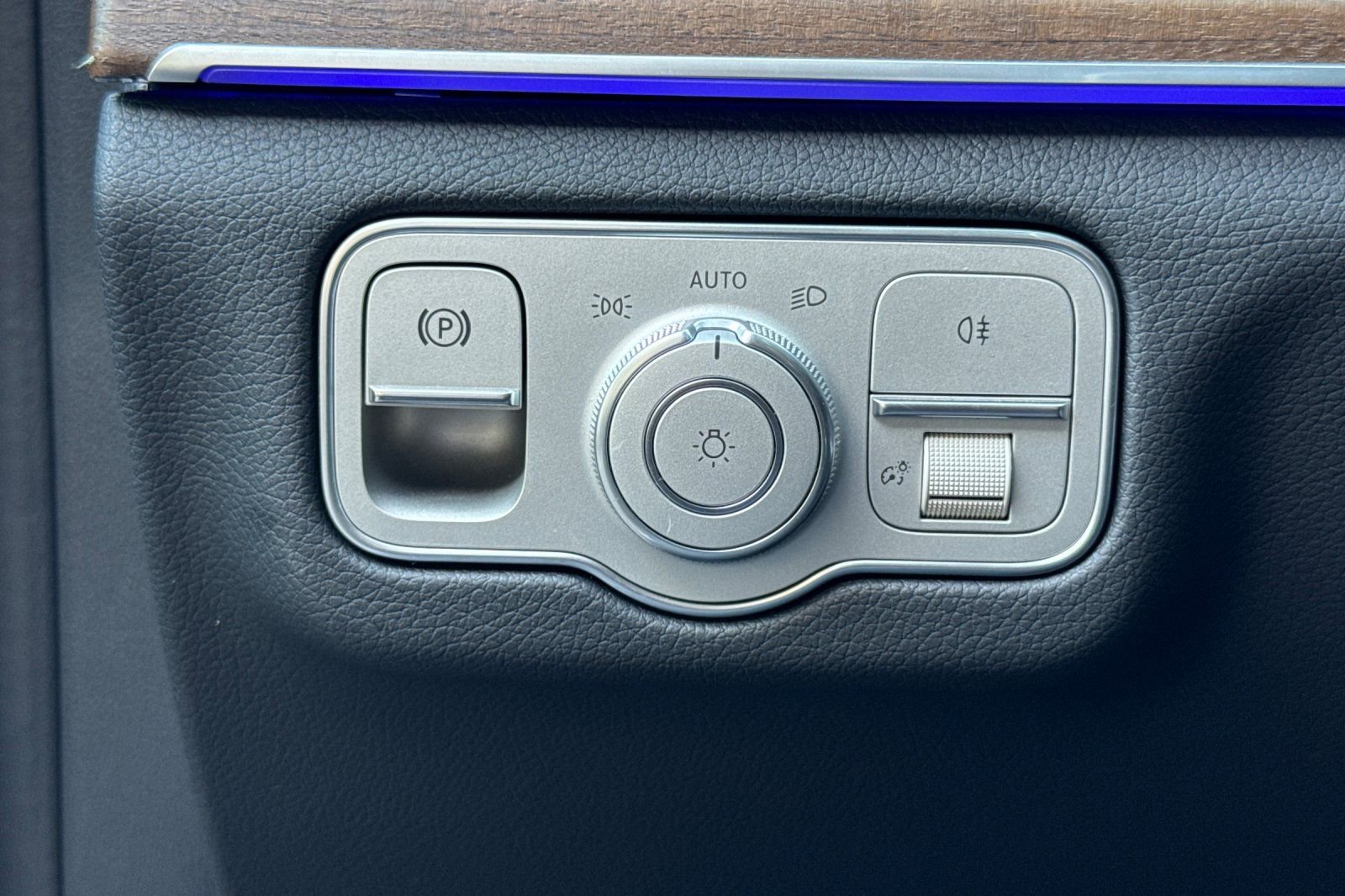 Certified 2025 Mercedes-Benz GLE 450 4MATIC image 33