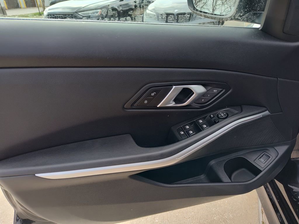 Used 2025 BMW 330i Sedan image 18