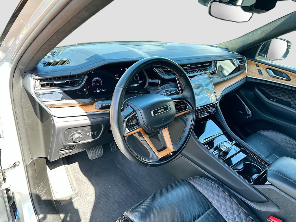 Used 2023 Jeep Grand Cherokee Summit image 12