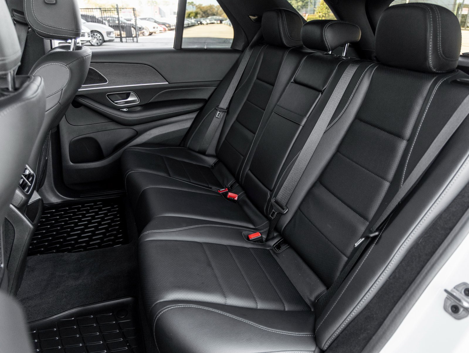 Used 2024 Mercedes-Benz GLE 450 4MATIC w/ AMG Line Exterior image 34