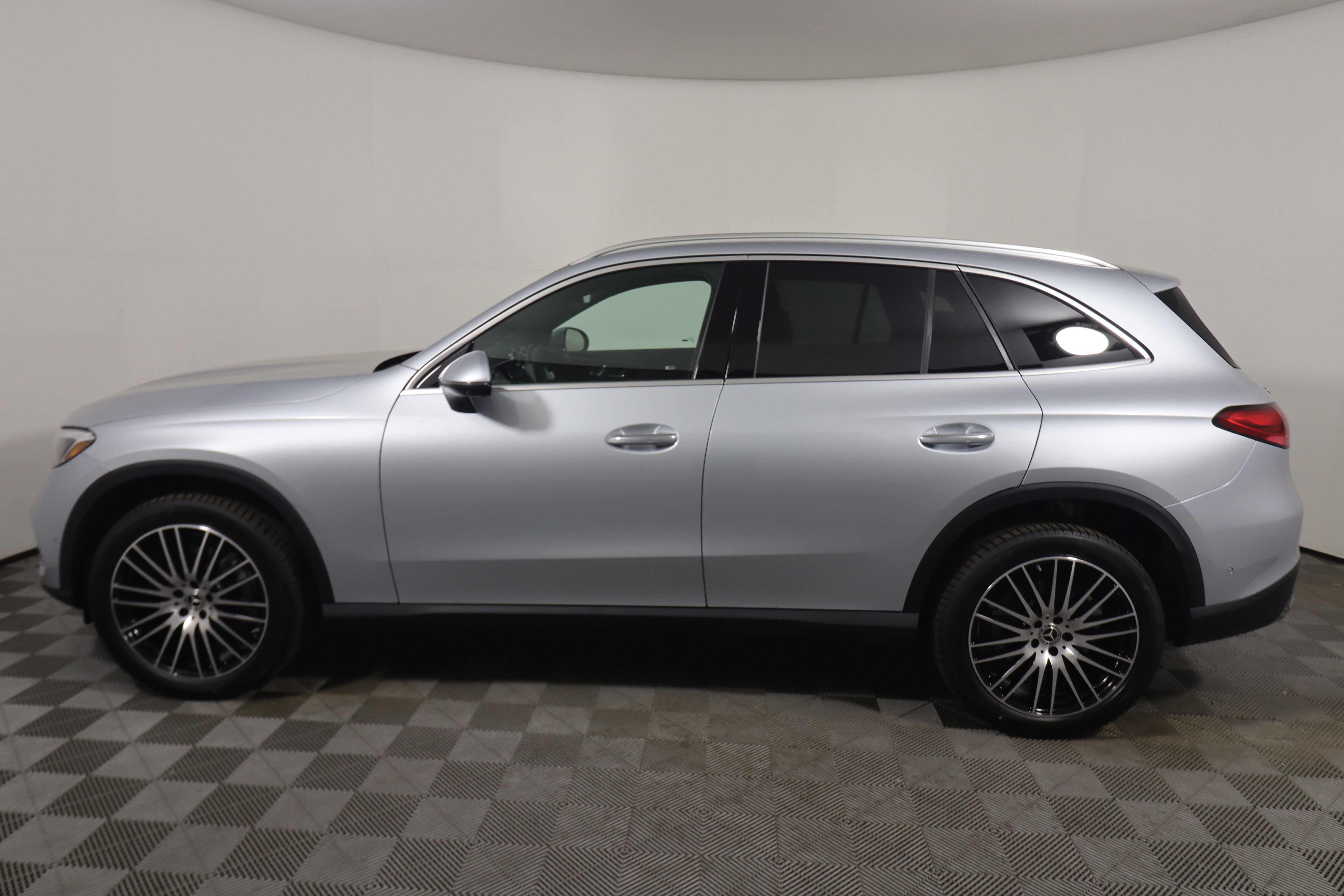 New 2026 Mercedes-Benz GLC 300 image 2