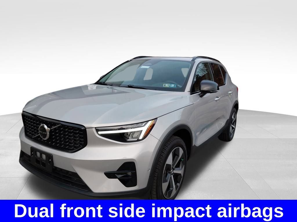 Used 2024 Volvo XC40 B5 Plus image 19