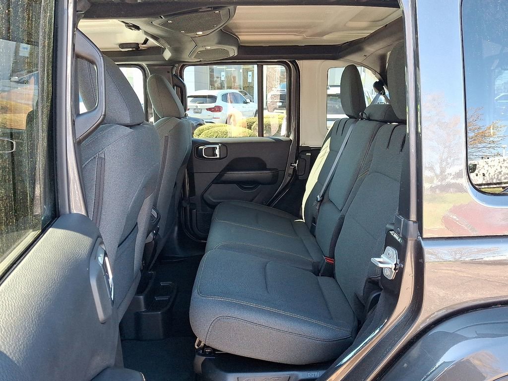 Used 2025 Jeep Wrangler Unlimited Sahara image 10