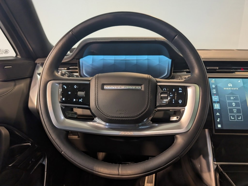 Used 2024 Land Rover Range Rover Long Wheelbase SE image 17