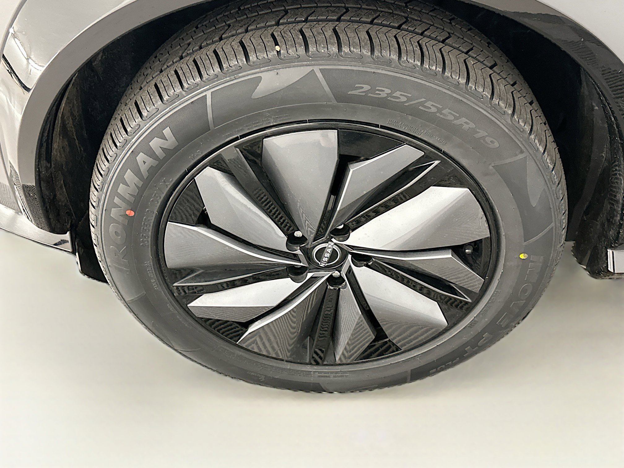 Used 2023 Nissan Ariya AWD image 11