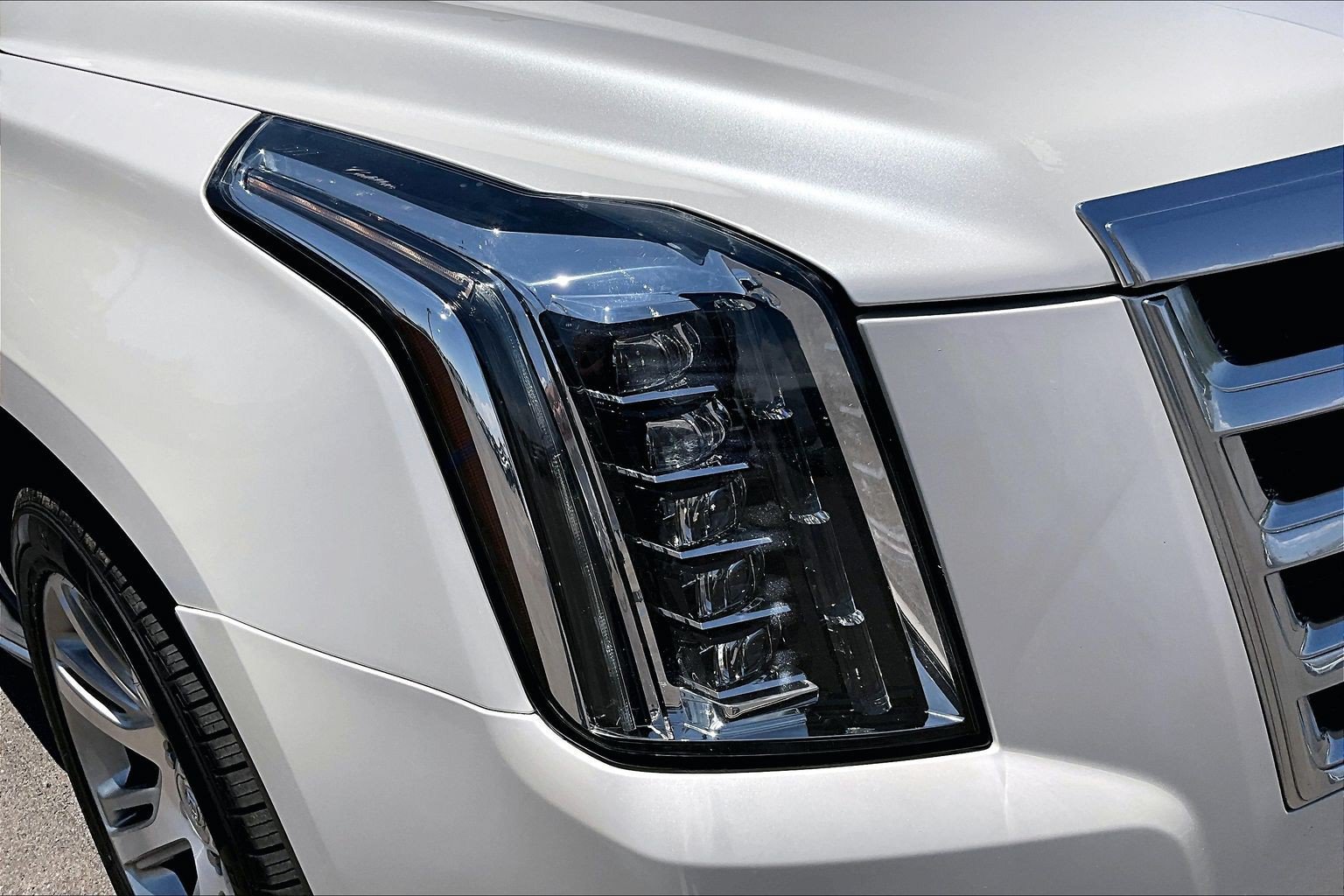 Used 2015 Cadillac Escalade ESV Luxury AWD/4WD image 31