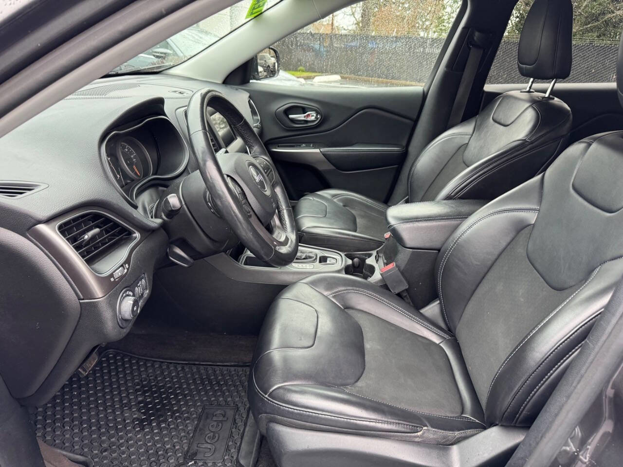 Used 2019 Jeep Cherokee Latitude Plus w/ Cold Weather Group image 8