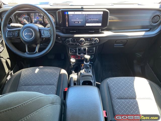 Used 2025 Jeep Gladiator Mojave w/ Convenience Group AWD/4WD image 9