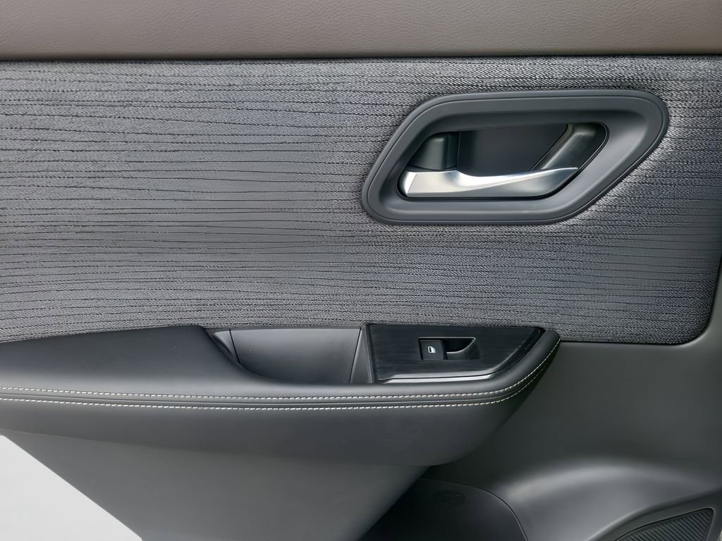 Used 2023 Nissan Rogue SV image 8