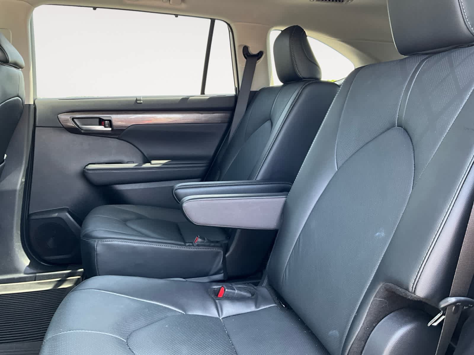 Used 2025 Toyota Highlander Platinum AWD/4WD image 13