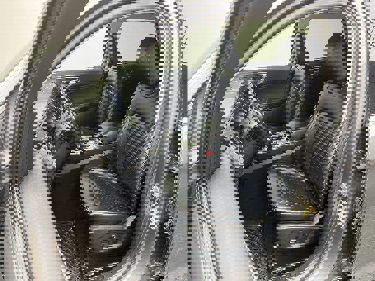 Used 2023 Ford Edge SEL w/ Convenience Package image 9