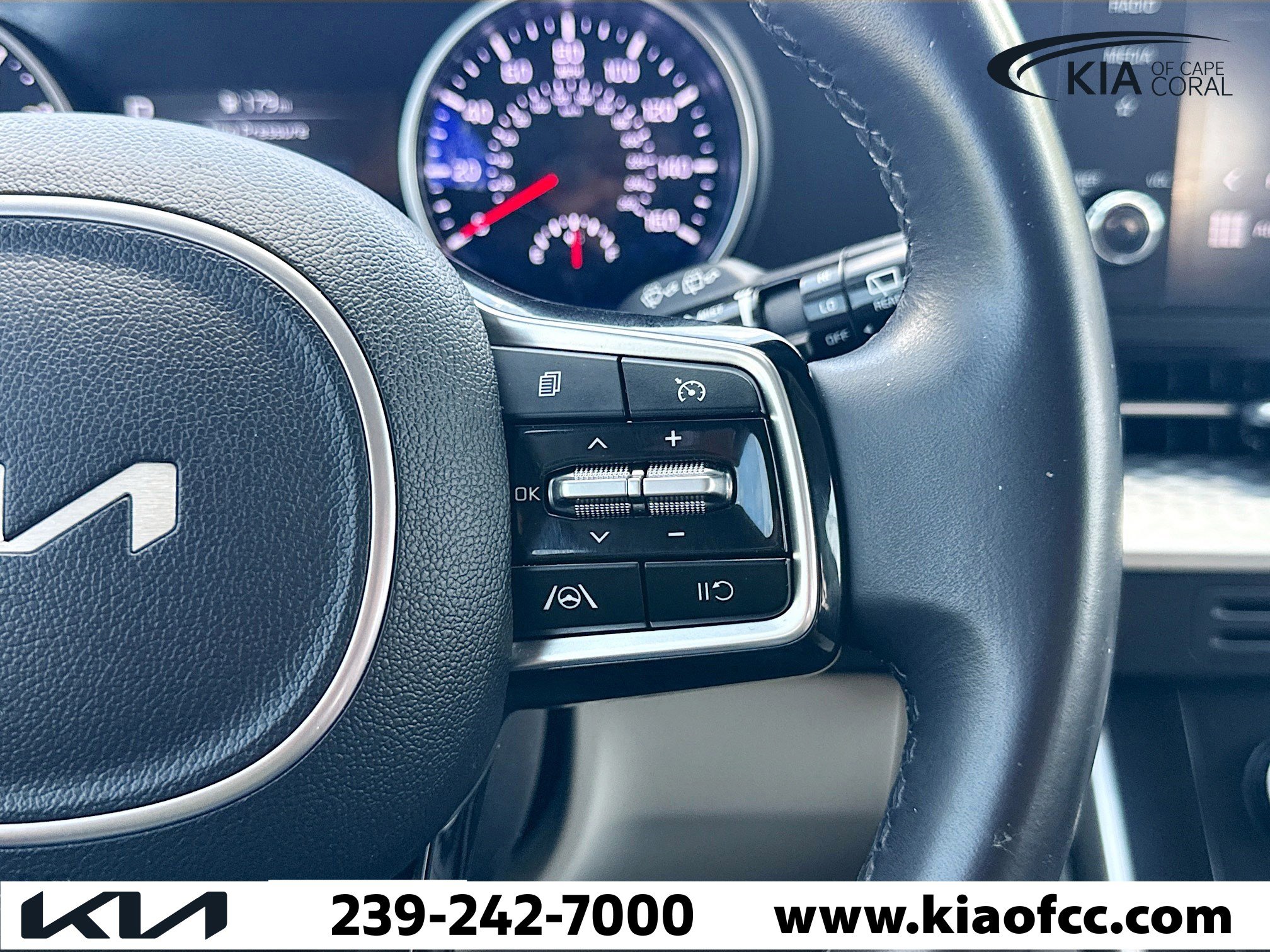 Used 2023 Kia Carnival LX image 36