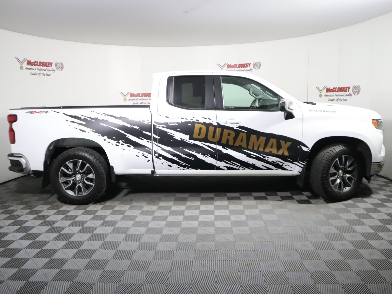 Used 2023 Chevrolet Silverado 1500 LT AWD/4WD image 4