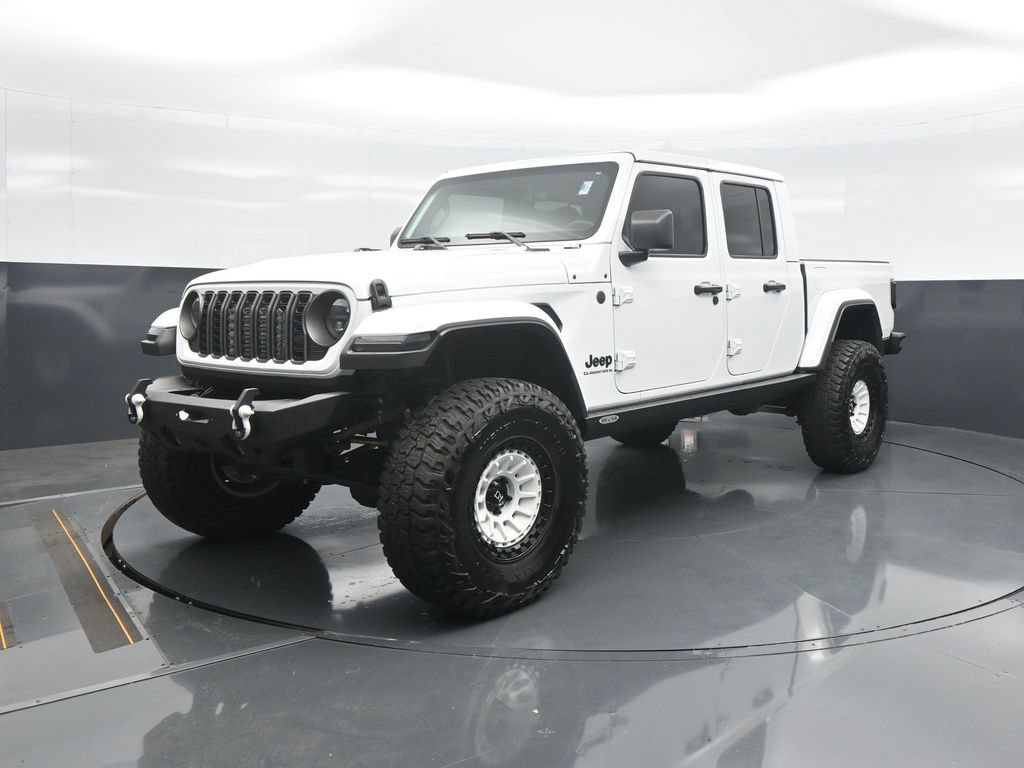 Used 2024 Jeep Gladiator Sport AWD/4WD image 3
