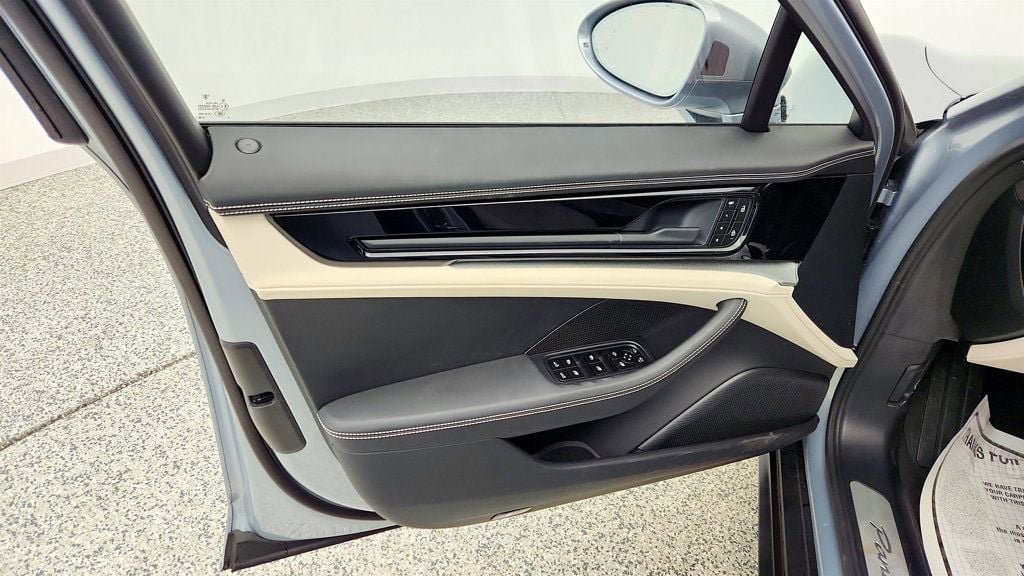 Used 2024 Porsche Panamera image 11