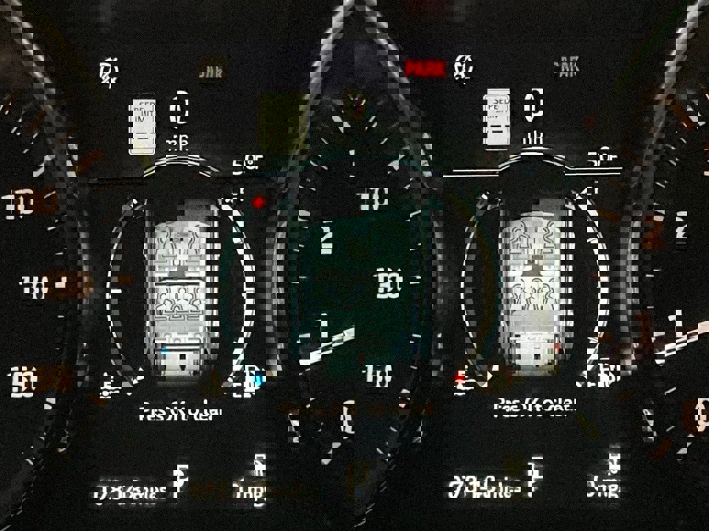 Used 2019 Land Rover Discovery Sport HSE image 17