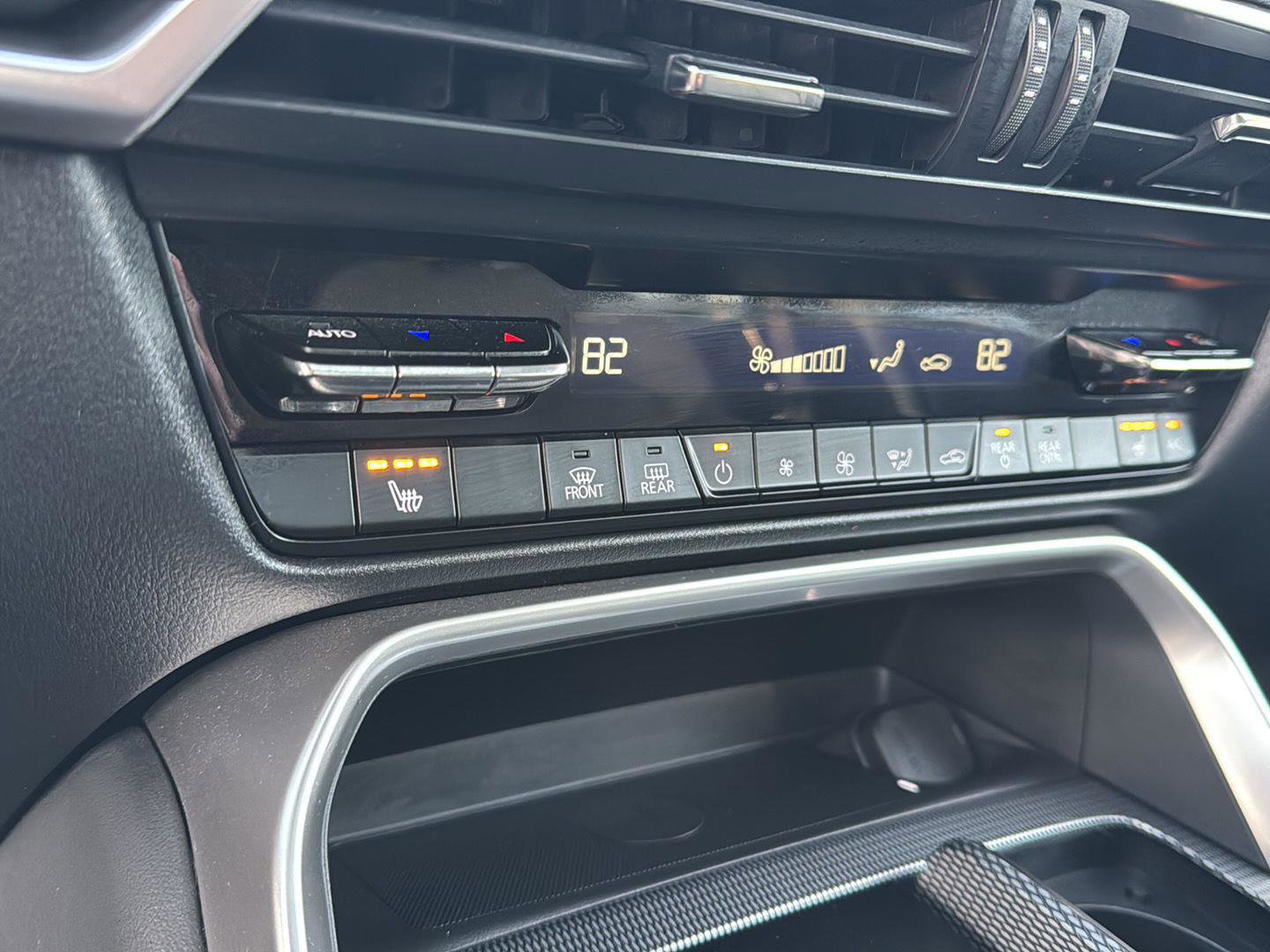 Used 2024 MAZDA CX-90 Plug-In Hybrid w/ Premium Pkg image 23