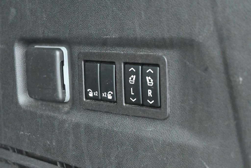 Used 2023 Chevrolet Suburban Premier AWD/4WD image 39
