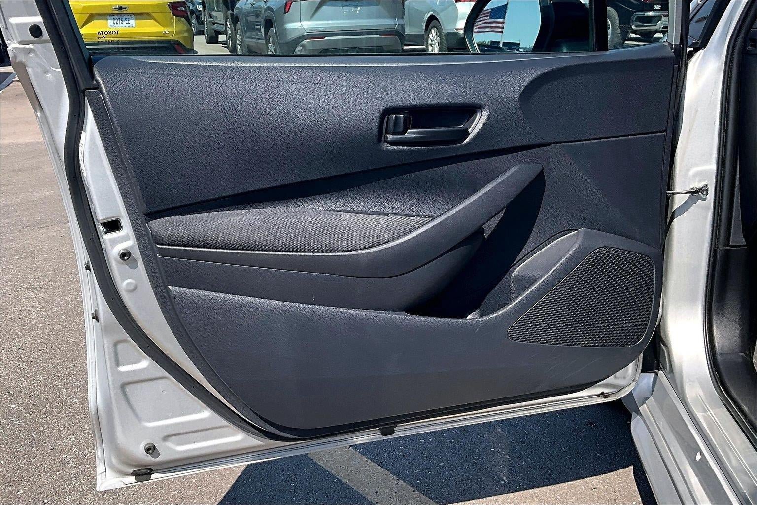 Used 2025 Toyota Corolla LE FWD image 23