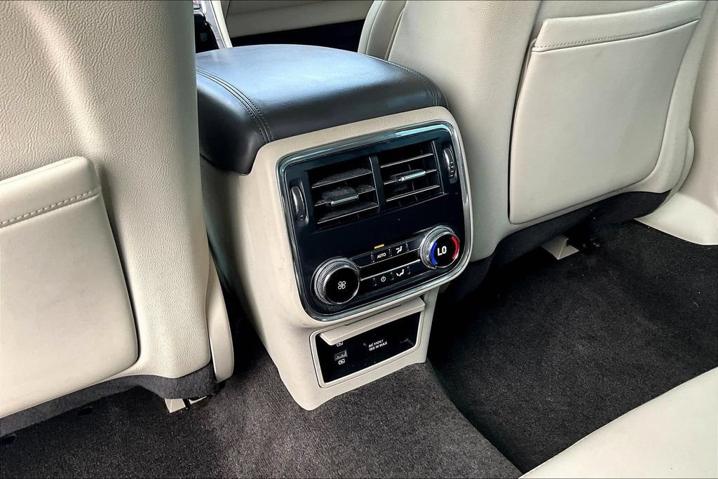 Used 2017 Lincoln Continental Reserve w/ Technology Package FWD image 24