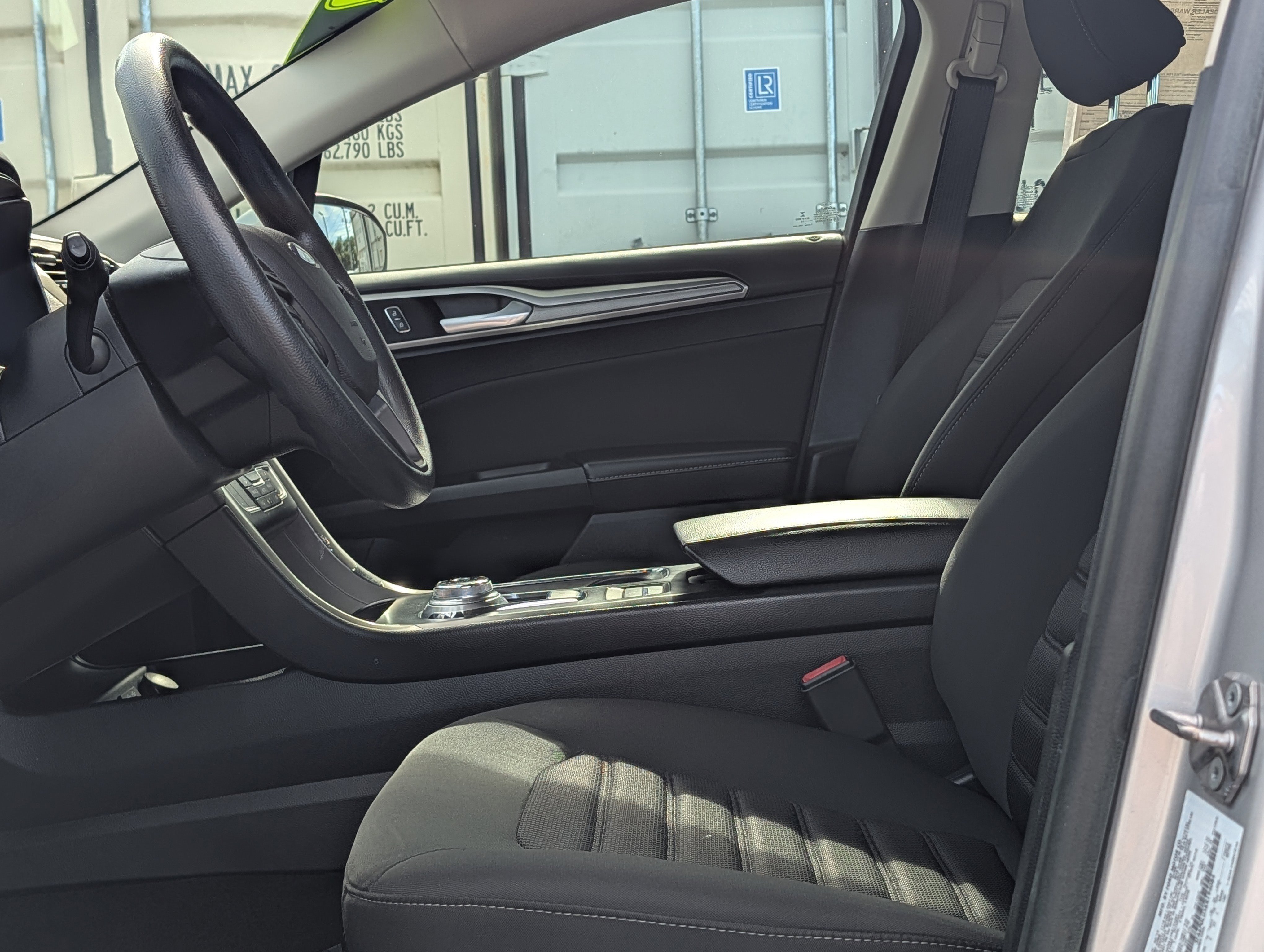 Used 2019 Ford Fusion SE FWD image 19