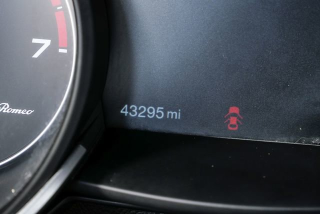 Used 2023 Alfa Romeo Stelvio Veloce image 10