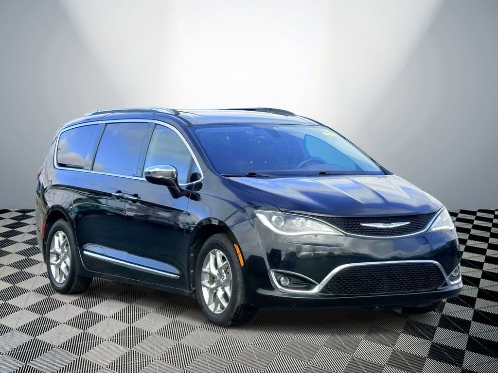 Used 2017 Chrysler Pacifica Limited image 4